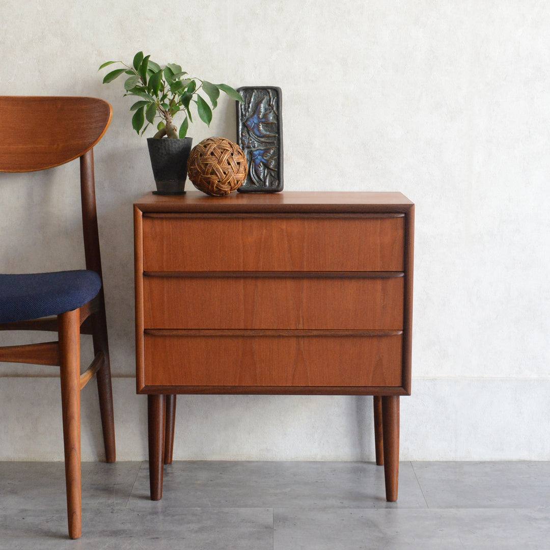 デンマークヴィンテージ チークスモール3段チェスト6-91