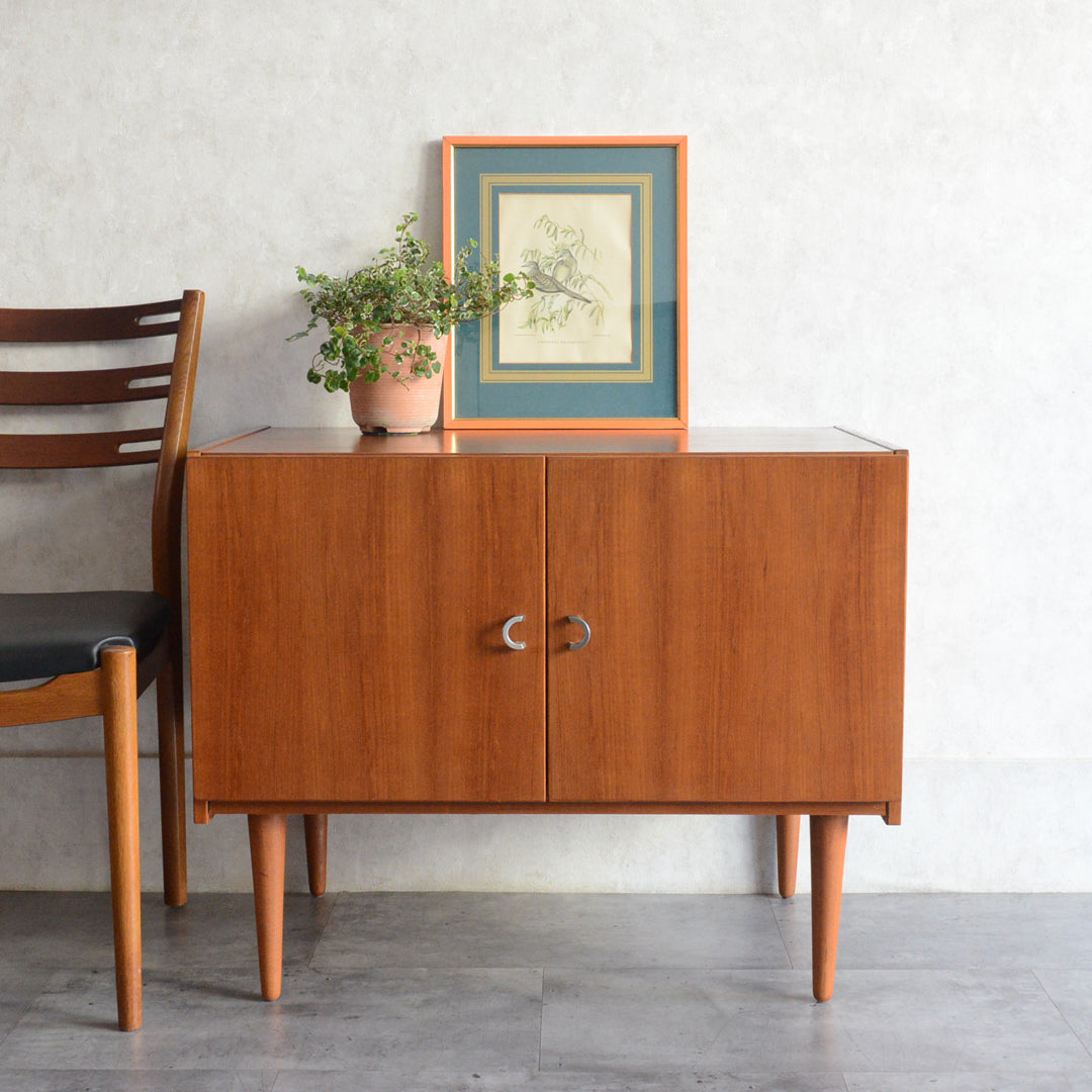 デンマーク ヴィンテージ チークキャビネット 13