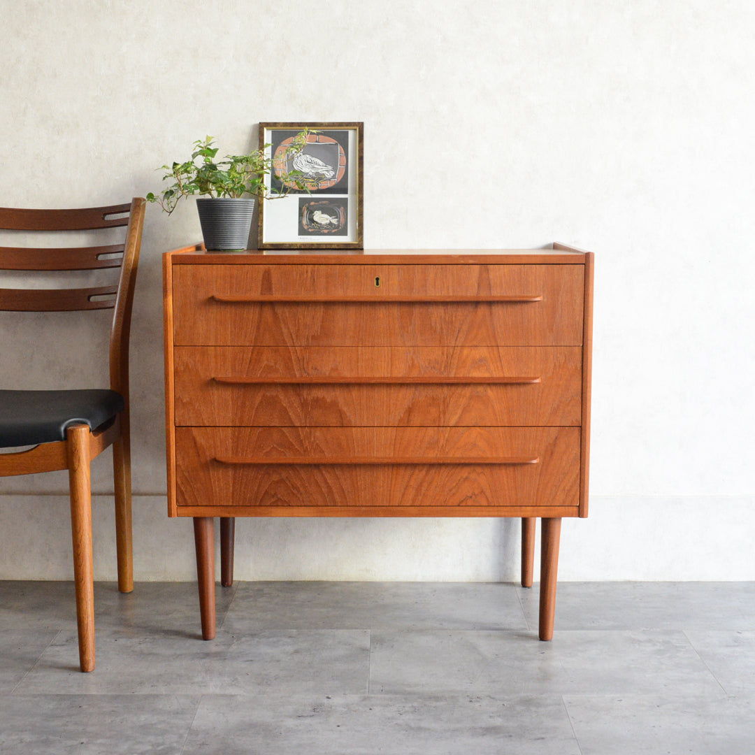 デンマークヴィンテージ チーク3段チェストD-11(鍵付)