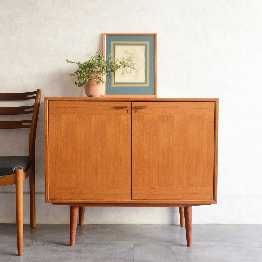 スウェーデンヴィンテージ<OLD IKEA>キャビネット5-159(鍵付)