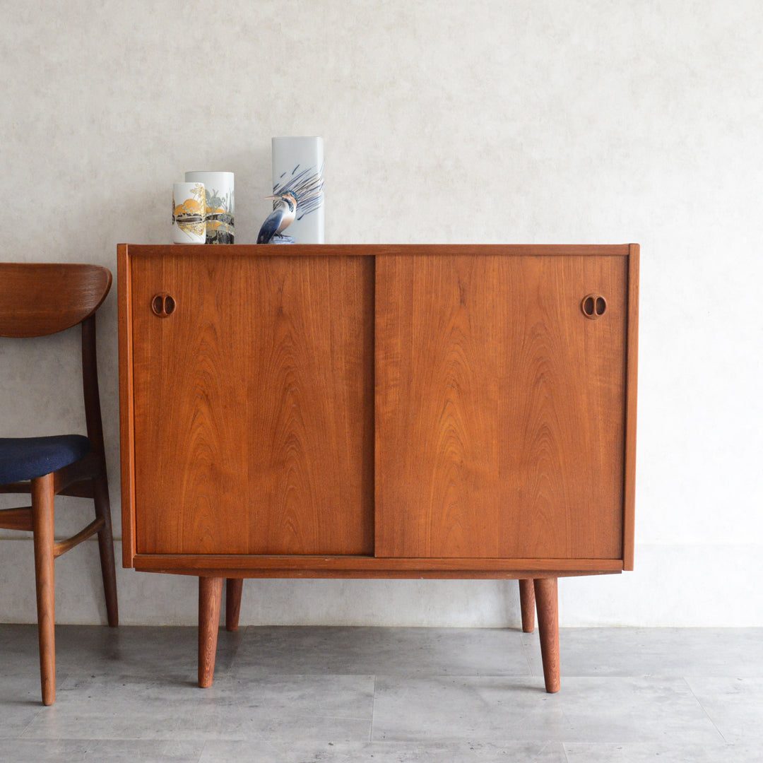 デンマーク ヴィンテージ 丸把手 キャビネット サイドボード 5-166