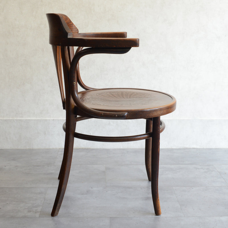Mundus (THONET) ベントウッド アームチェア