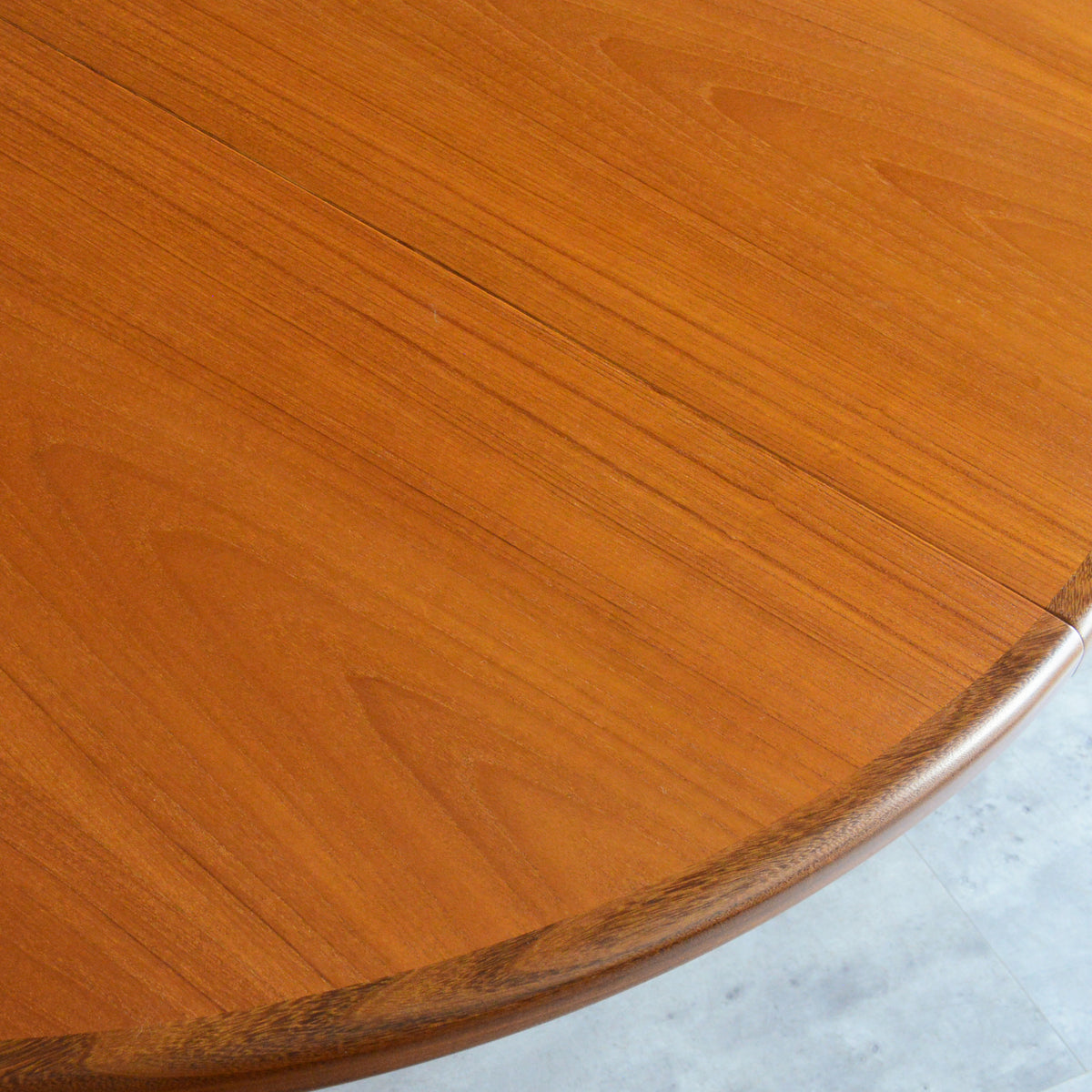 G-PLANジープラン エクステンション ラウンドダイニングテーブル 108(天板剥離再塗装）