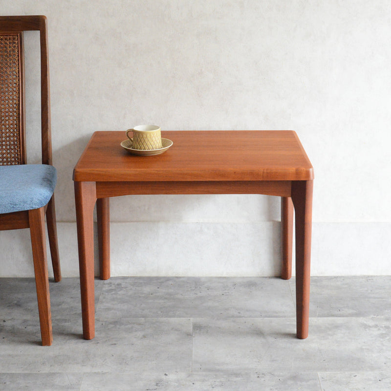 デンマーク Henning Kjaernulf へニング・ケアヌルフ　ローテーブル8-57