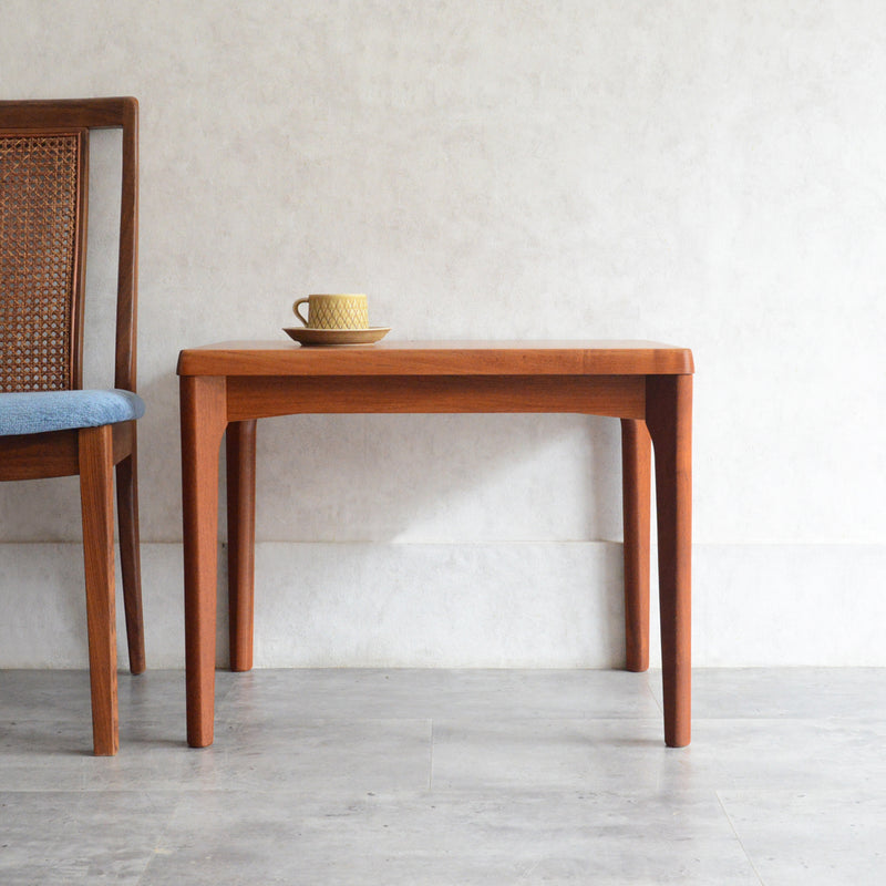 デンマーク Henning Kjaernulf へニング・ケアヌルフ　ローテーブル8-57