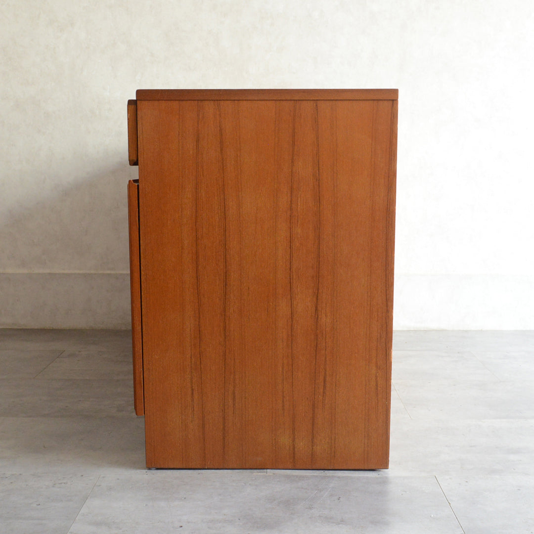 A.H.McIntosh マッキントッシュ キャビネット/28(天板剝離再塗装済)