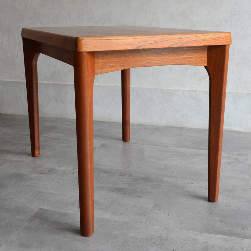 デンマーク Henning Kjaernulf へニング・ケアヌルフ　ローテーブル8-57