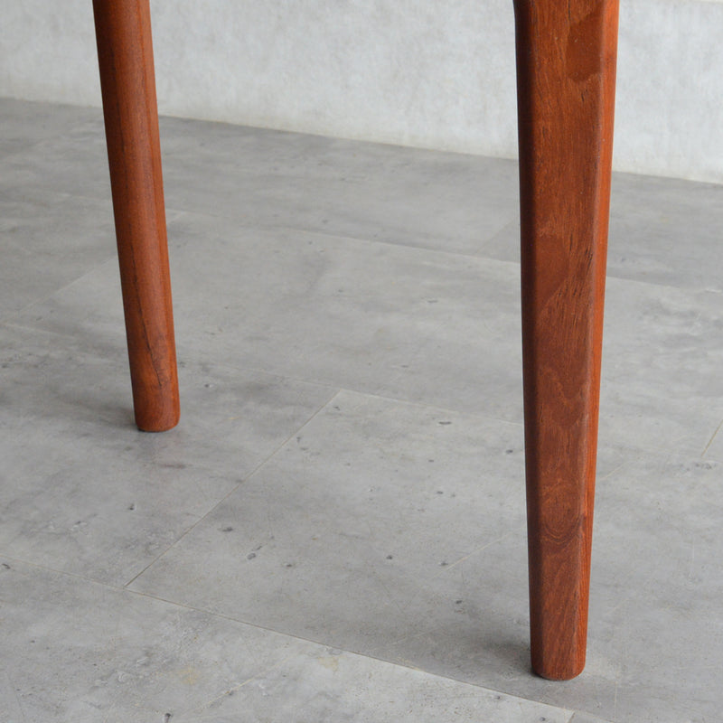 デンマーク Henning Kjaernulf へニング・ケアヌルフ　ローテーブル8-57