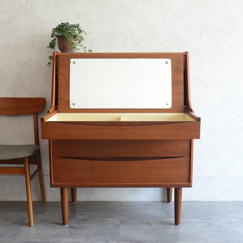 デンマーク Olholm Mobelfabrik　チーク ビューロー /ドレッサーC-5