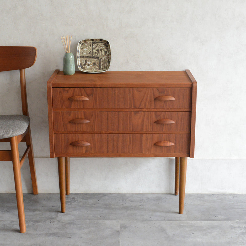 デンマーク ヴィンテージ  チーク 3段 スモールチェスト 5-129