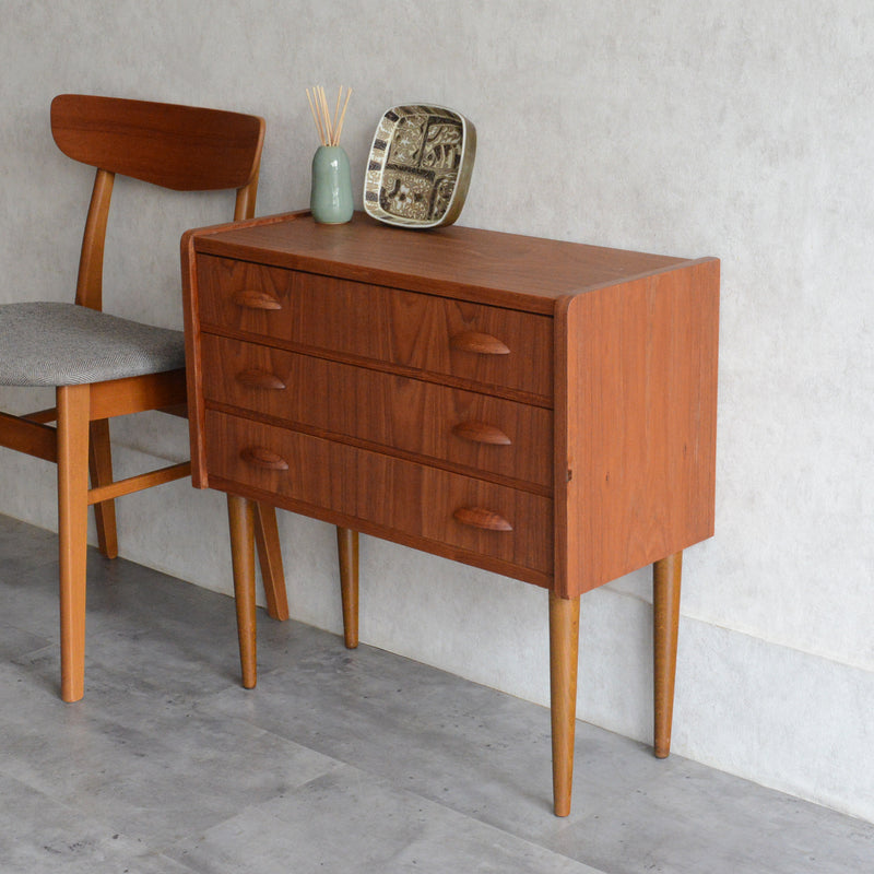 デンマーク ヴィンテージ  チーク 3段 スモールチェスト 5-129