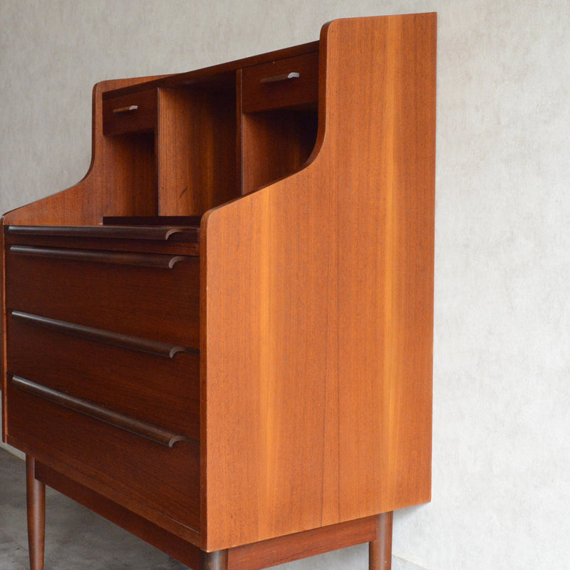 デンマーク ヴィンテージ　チークビューロー 8-21