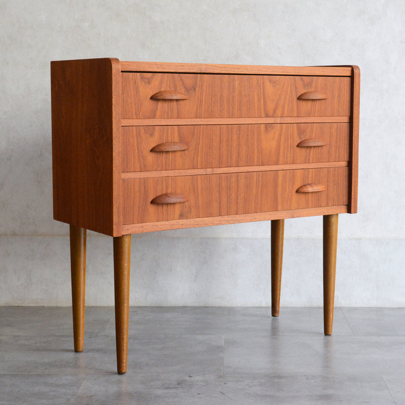 デンマーク ヴィンテージ  チーク 3段 スモールチェスト 5-129