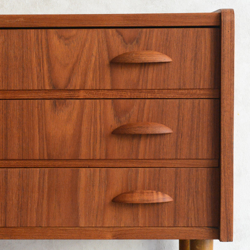 デンマーク ヴィンテージ  チーク 3段 スモールチェスト 5-129
