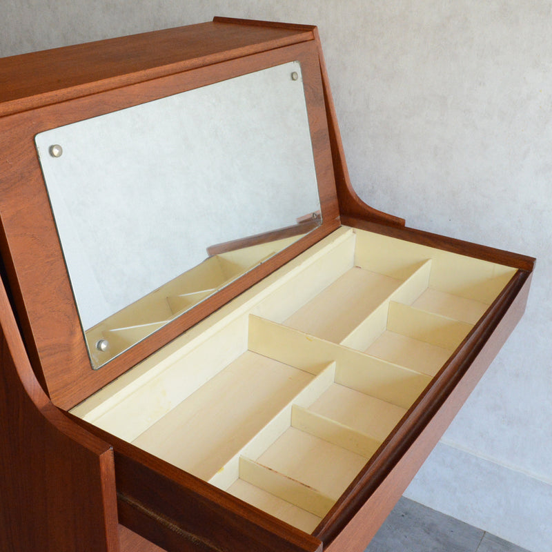 デンマーク Olholm Mobelfabrik　チーク ビューロー /ドレッサーC-5