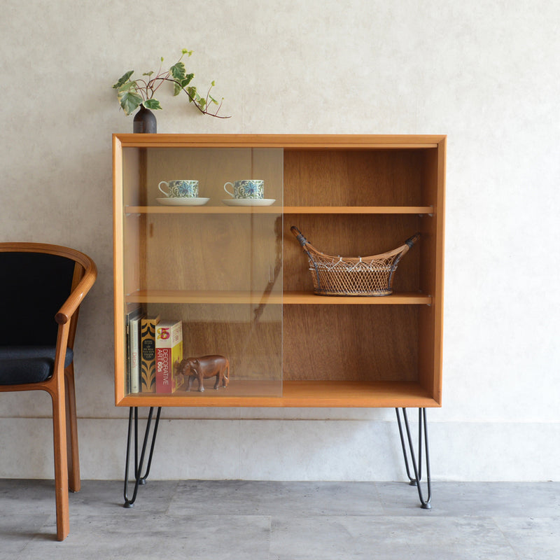 Herbert E. Gibbs（ハーバートE.ギブス） ガラスキャビネット 41 (ヘアピンレッグ）