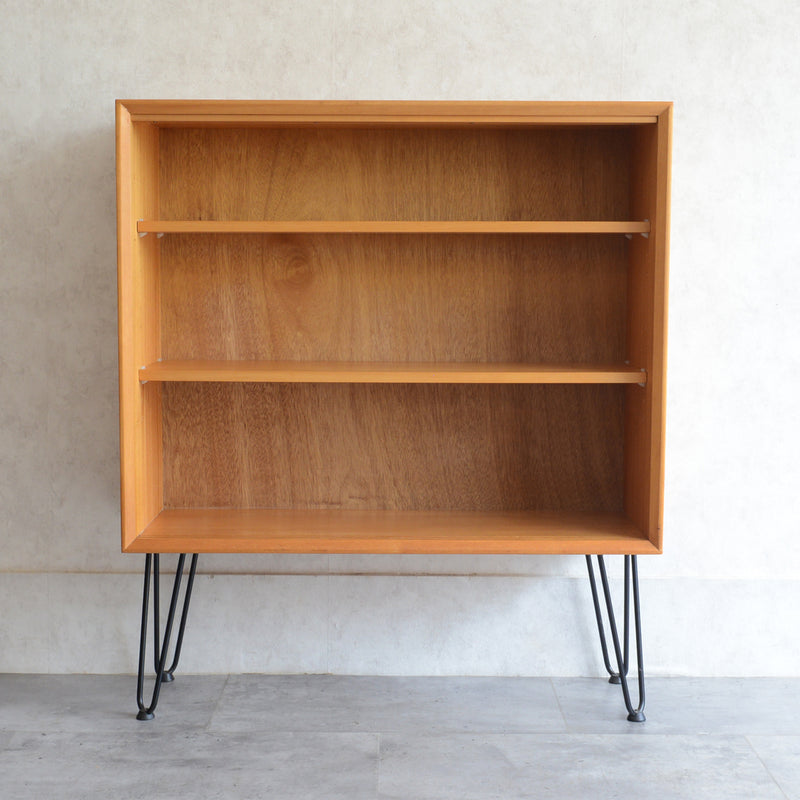 Herbert E. Gibbs（ハーバートE.ギブス） ガラスキャビネット 41 (ヘアピンレッグ）