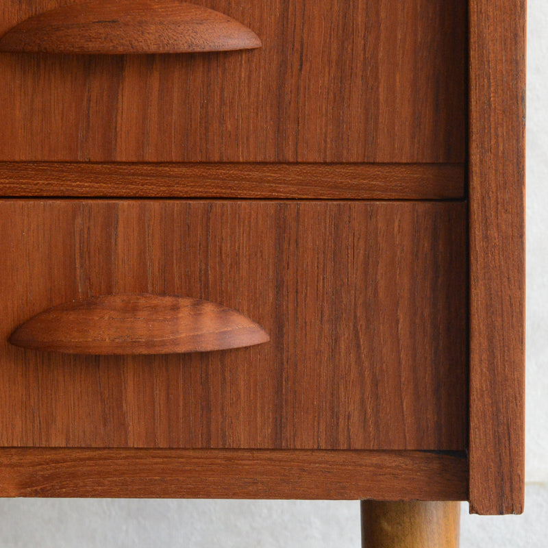 デンマーク ヴィンテージ  チーク 3段 スモールチェスト 5-129