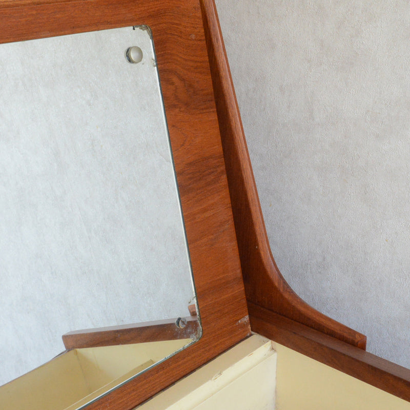 デンマーク Olholm Mobelfabrik　チーク ビューロー /ドレッサーC-5