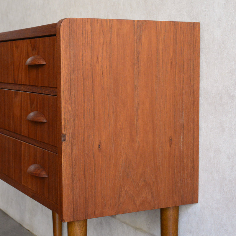 デンマーク ヴィンテージ  チーク 3段 スモールチェスト 5-129