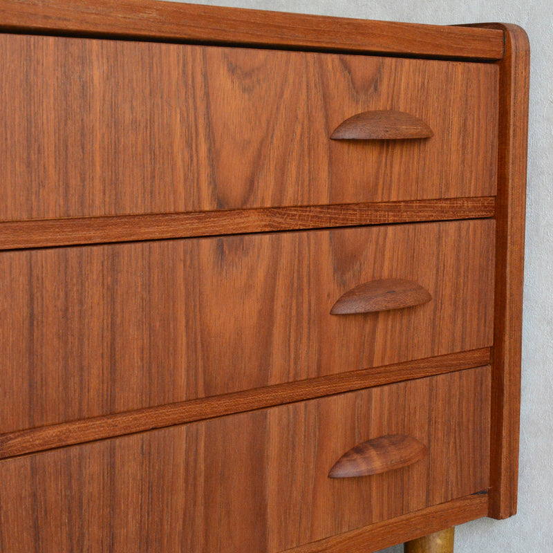 デンマーク ヴィンテージ  チーク 3段 スモールチェスト 5-129