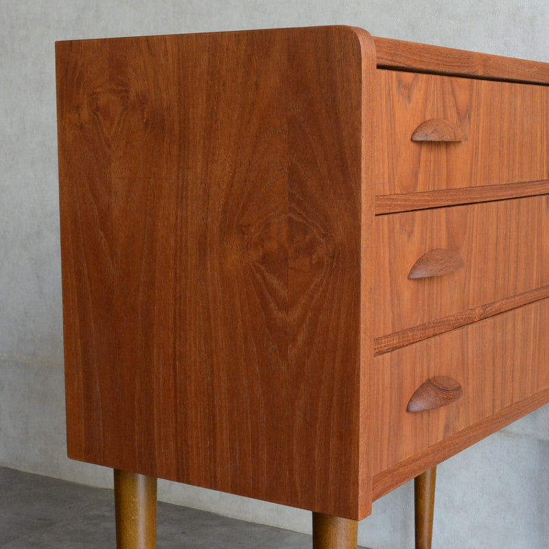 デンマーク ヴィンテージ  チーク 3段 スモールチェスト 5-129