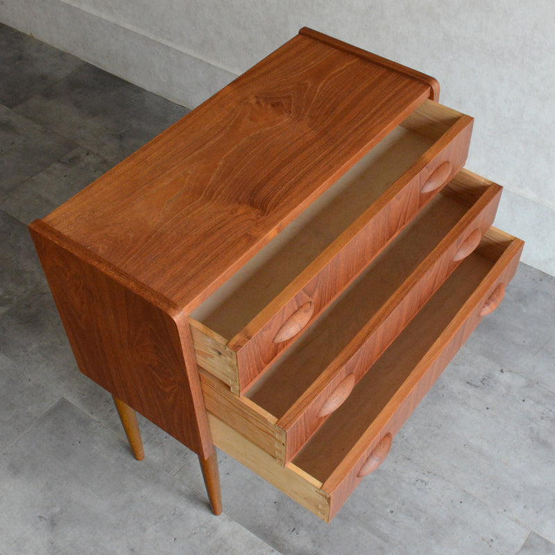 デンマーク ヴィンテージ  チーク 3段 スモールチェスト 5-129