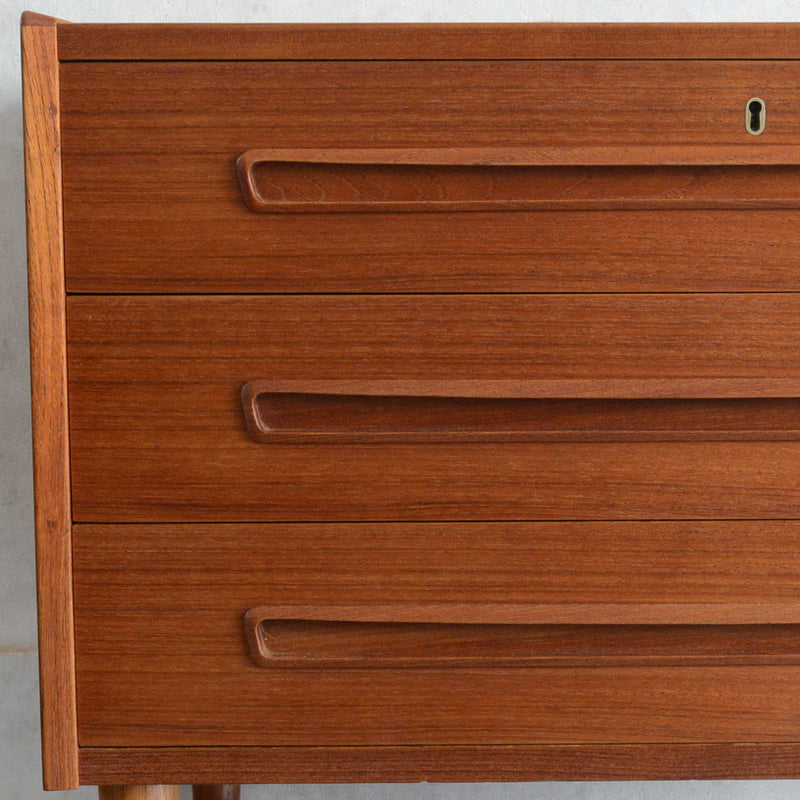 デンマーク ヴィンテージ  チーク３段チェスト 5-67