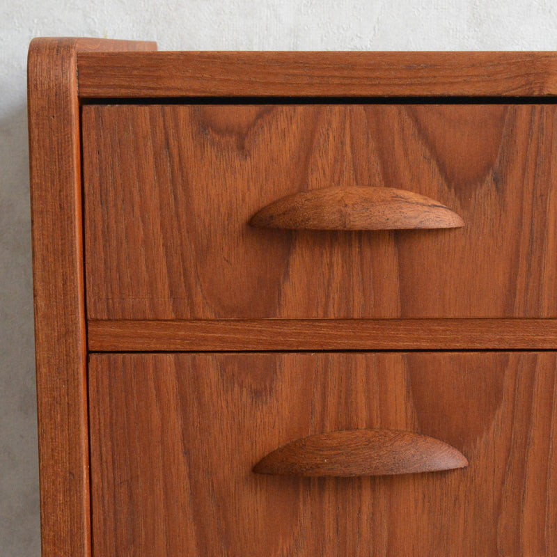 デンマーク ヴィンテージ  チーク 3段 スモールチェスト 5-129