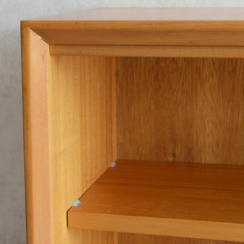 Herbert E. Gibbs（ハーバートE.ギブス） ガラスキャビネット 41 (ヘアピンレッグ）