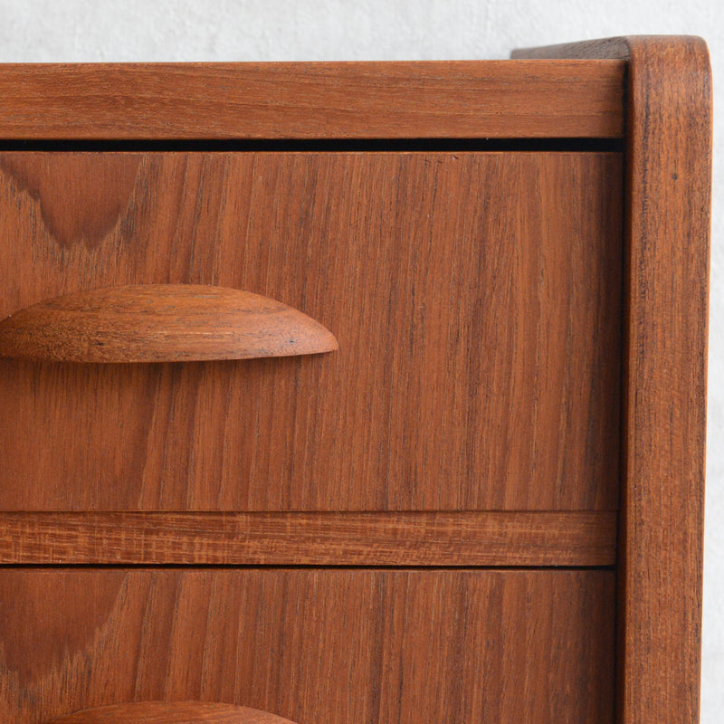 デンマーク ヴィンテージ  チーク 3段 スモールチェスト 5-129