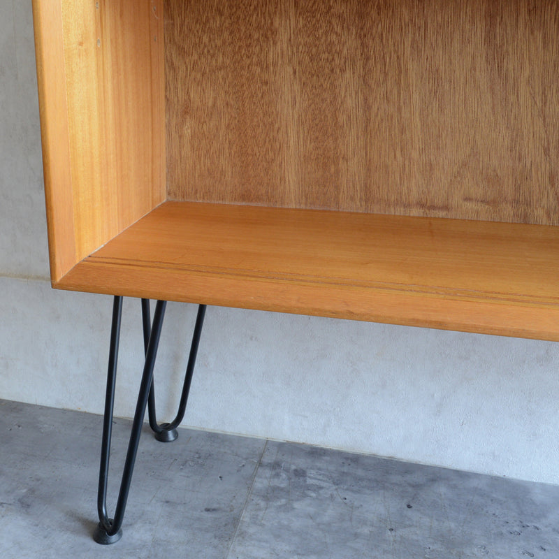 Herbert E. Gibbs（ハーバートE.ギブス） ガラスキャビネット 41 (ヘアピンレッグ）