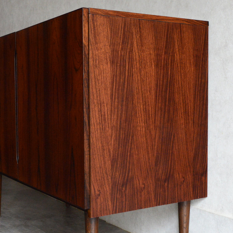 デンマーク ヴィンテージ　ローズウッド サイドボード/キャビネット 8-19