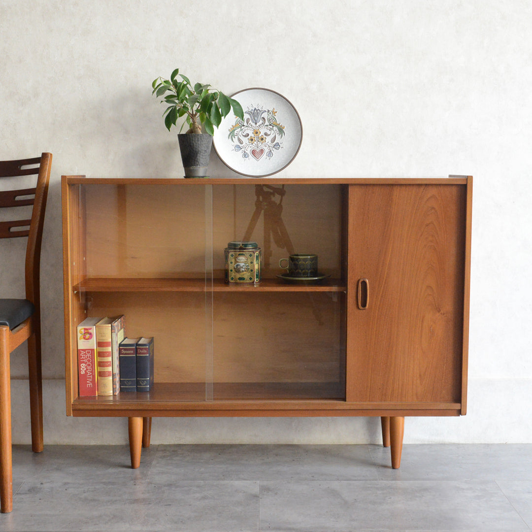 ミッドセンンチュリーヴィンテージ ガラスキャビネット 98(木扉付