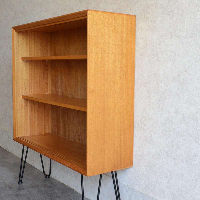 Herbert E. Gibbs（ハーバートE.ギブス） ガラスキャビネット 41 (ヘアピンレッグ）