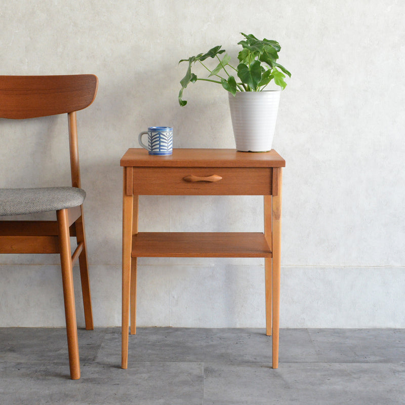 スウェーデンヴィンテージ　サイドテーブル5-72(抽斗付)
