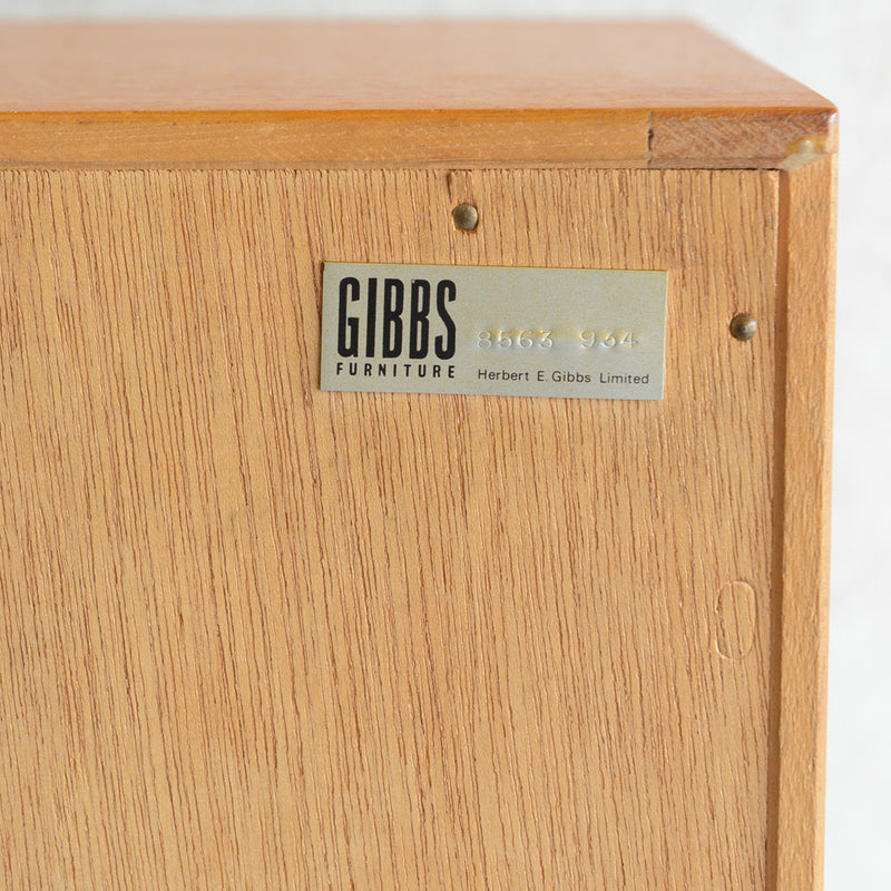 Herbert E. Gibbs（ハーバートE.ギブス） ガラスキャビネット 41 (ヘアピンレッグ）