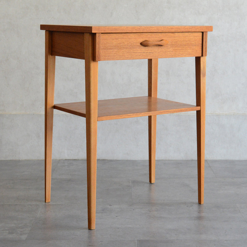 スウェーデンヴィンテージ　サイドテーブル5-72(抽斗付)