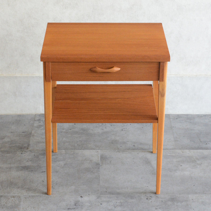 スウェーデンヴィンテージ　サイドテーブル5-72(抽斗付)