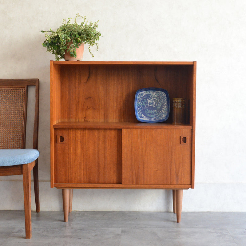 デンマーク ヴィンテージ チーク シェルフ (木扉付）6-69