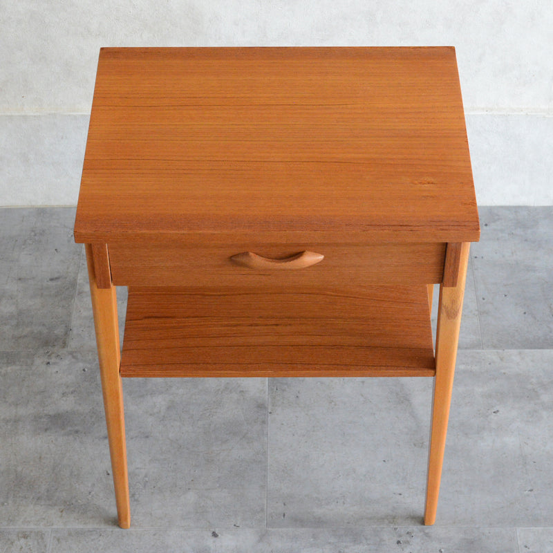 スウェーデンヴィンテージ　サイドテーブル5-72(抽斗付)