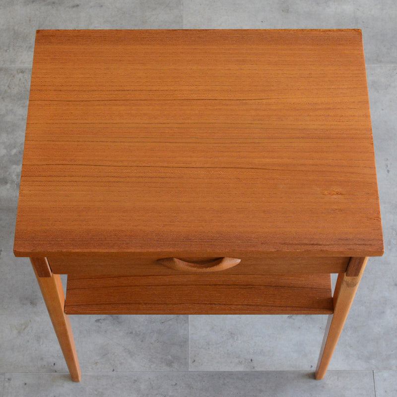 スウェーデンヴィンテージ　サイドテーブル5-72(抽斗付)