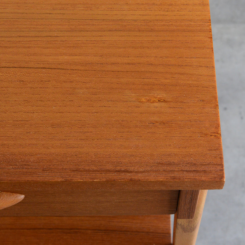 スウェーデンヴィンテージ　サイドテーブル5-72(抽斗付)