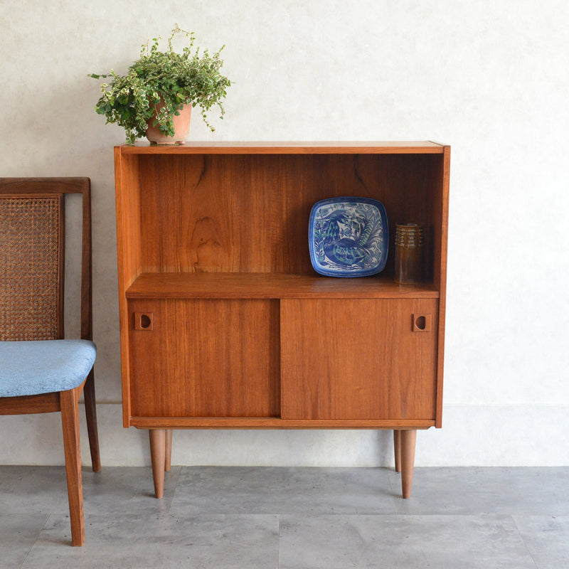 デンマーク ヴィンテージ チーク シェルフ (木扉付）6-69