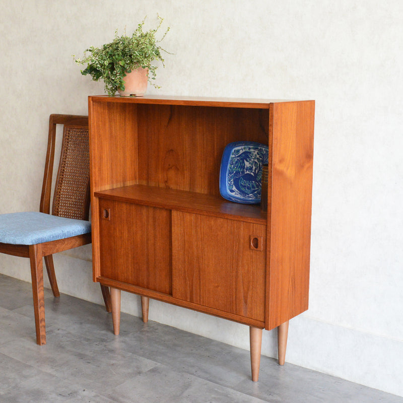 デンマーク ヴィンテージ チーク シェルフ (木扉付）6-69