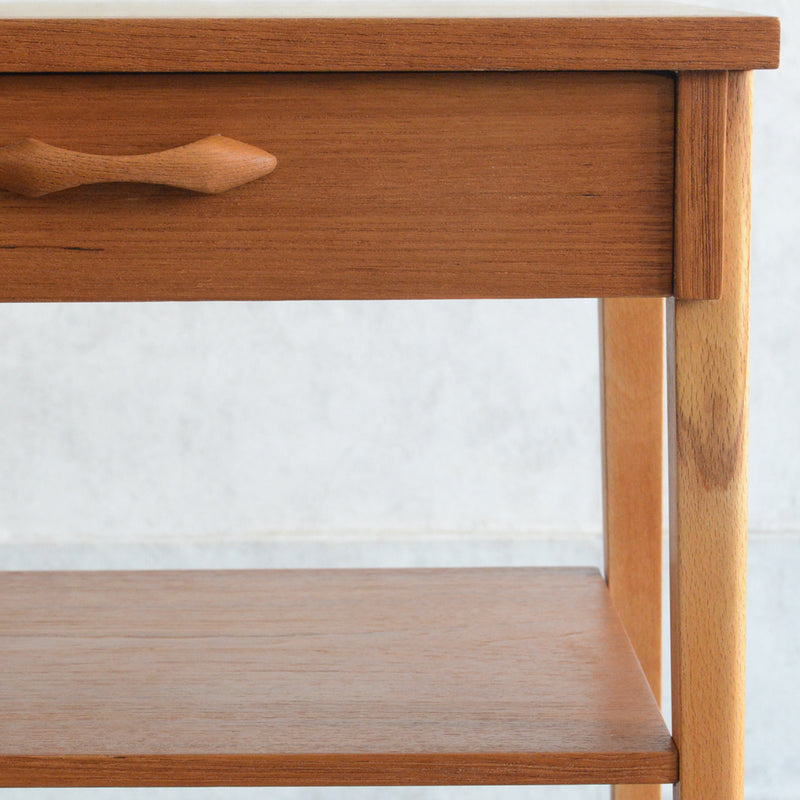 スウェーデンヴィンテージ　サイドテーブル5-72(抽斗付)