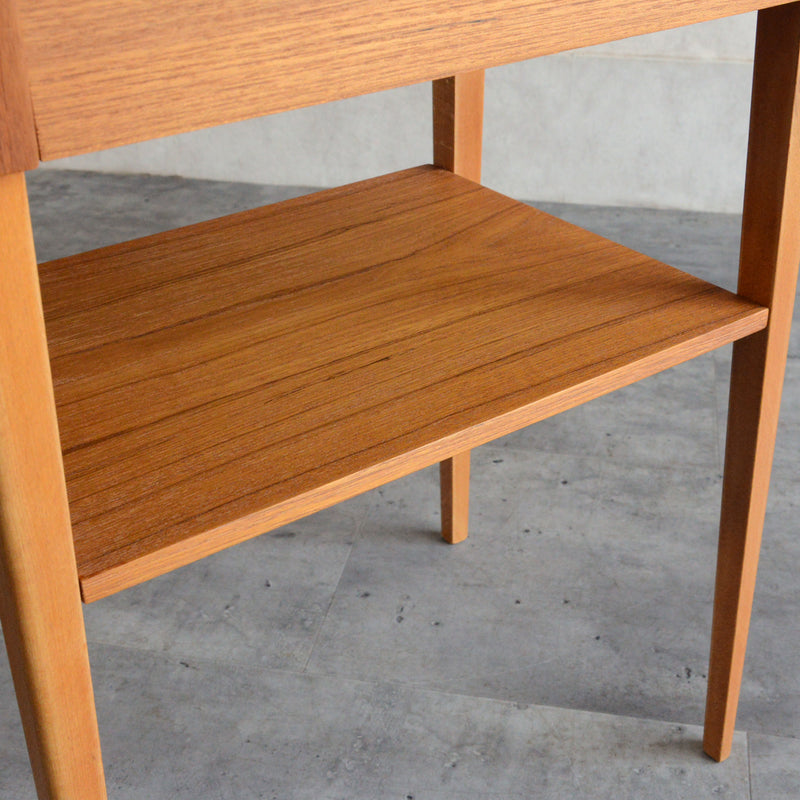 スウェーデンヴィンテージ　サイドテーブル5-72(抽斗付)