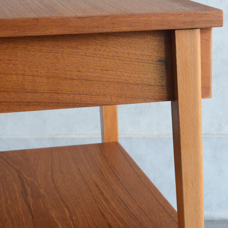 スウェーデンヴィンテージ　サイドテーブル5-72(抽斗付)