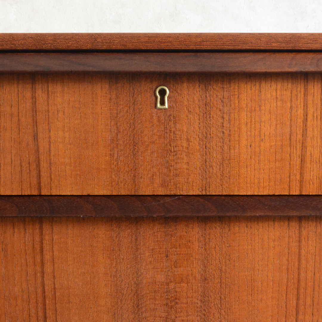 デンマークヴィンテージ  チーク３段チェスト5-148