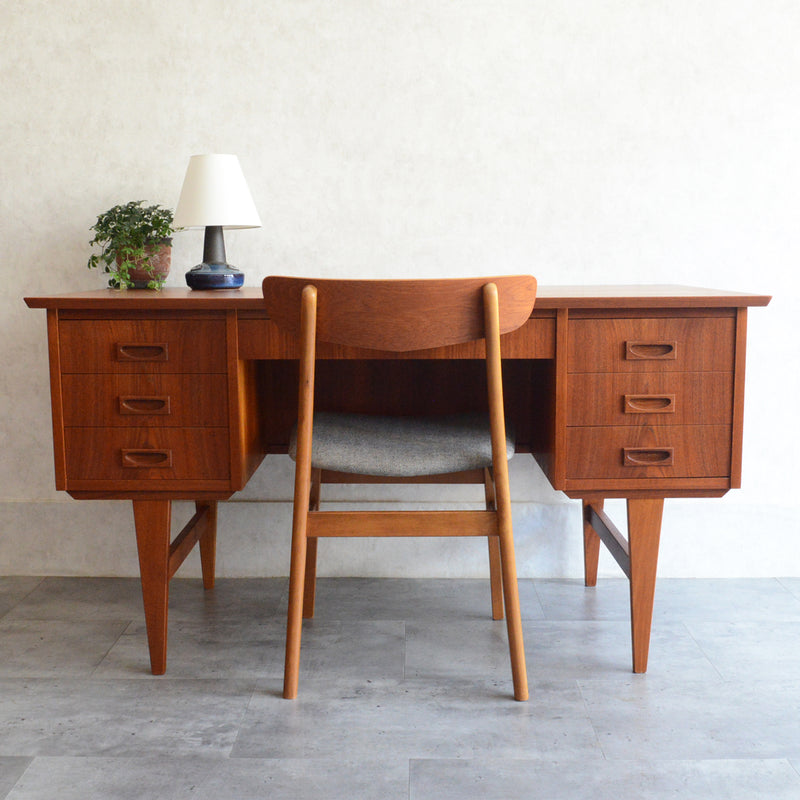 デンマークヴィンテージ チークデスク（鍵付） D-12